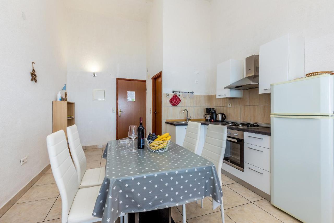 Private Accommodation Стара Башка Екстер'єр фото