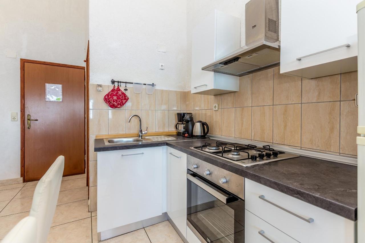 Private Accommodation Стара Башка Екстер'єр фото