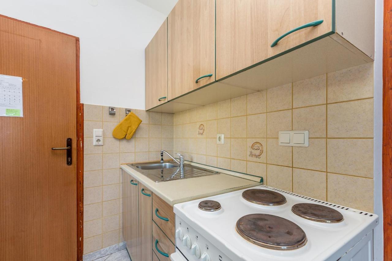 Private Accommodation Стара Башка Екстер'єр фото