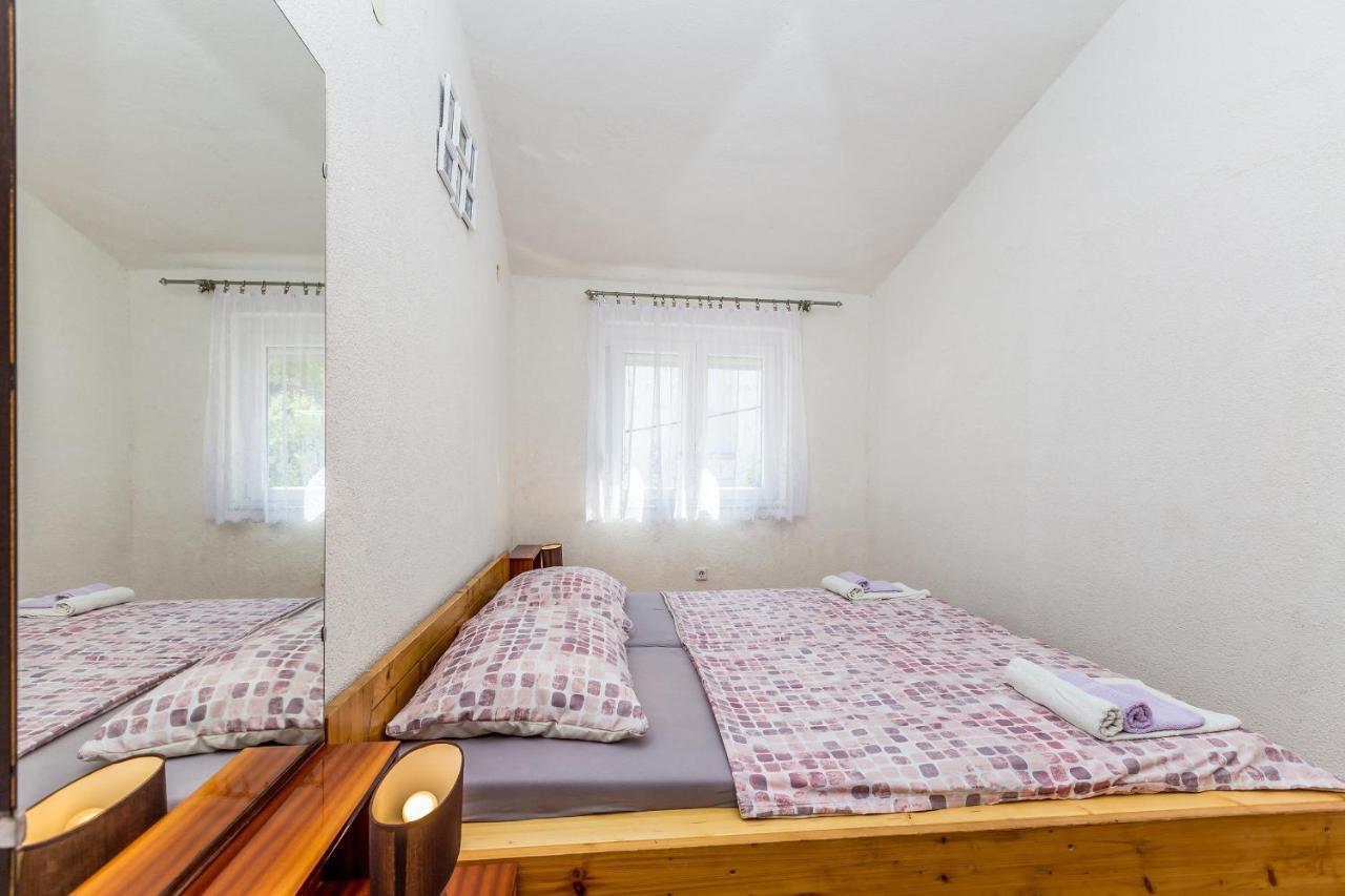 Private Accommodation Стара Башка Екстер'єр фото