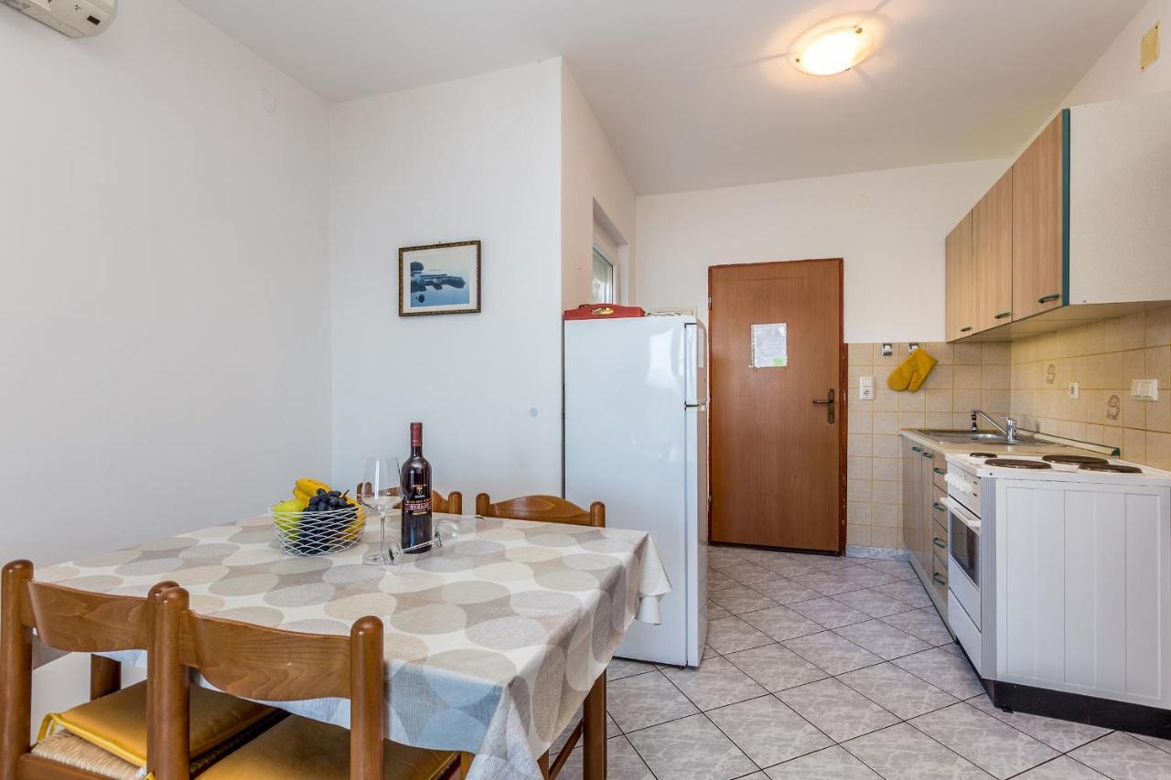 Private Accommodation Стара Башка Екстер'єр фото